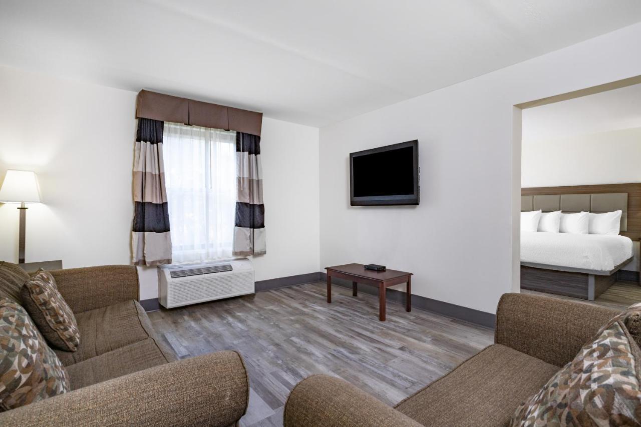 Ramada By Wyndham Hendersonville Exterior foto